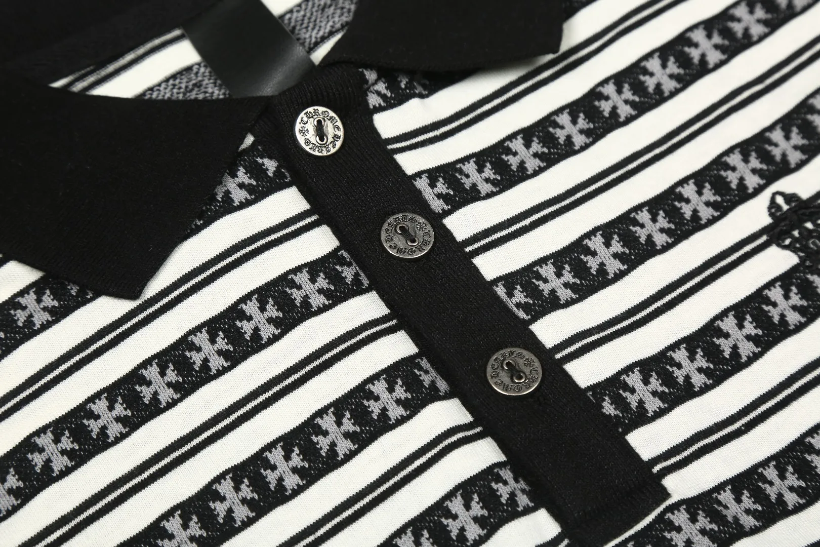 P210 White background picture [Popular item] Code: 25020# Color: Black/Pink/Blue Size: S to - CH Croix heart niche design cross jacquard striped long sleeves brings striped Polo to Next Levels. Loose fit. Same style for men and women. Lazy and casual. Street style. Three colors. Customized style.